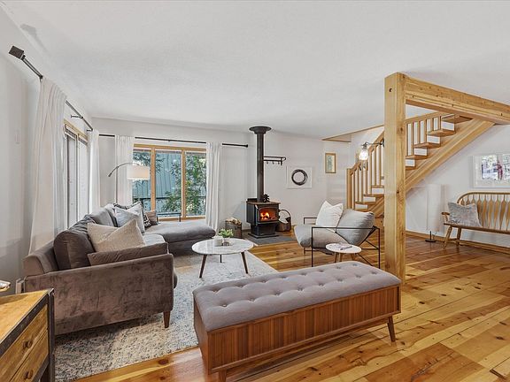 4th image of 5 Garibaldi Dr