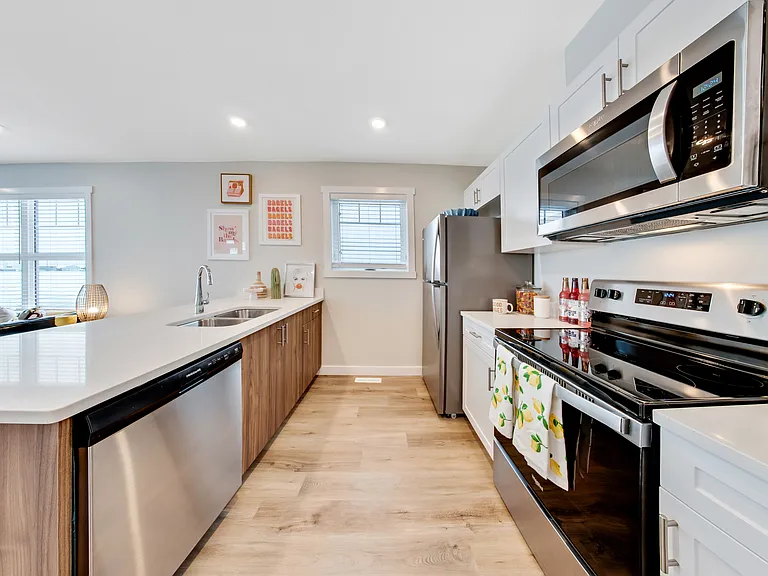 110 Baltzan Blvd — Photo 50