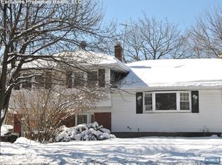 554 Windsor Rd, Bergenfield, NJ 07621