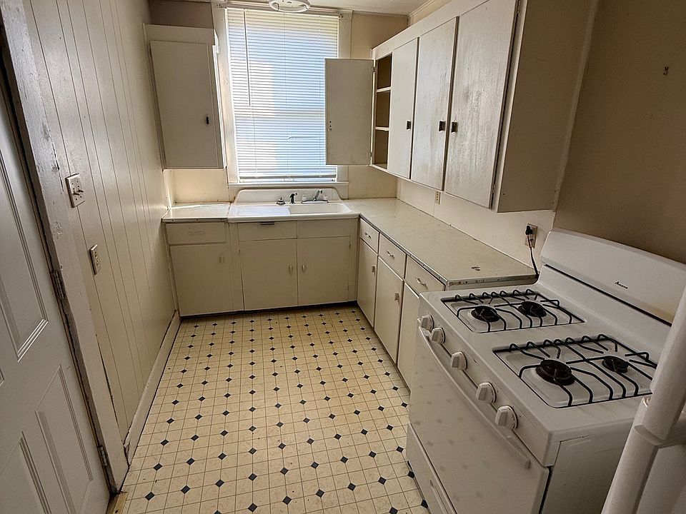 1st image of 310 W Washington St #A