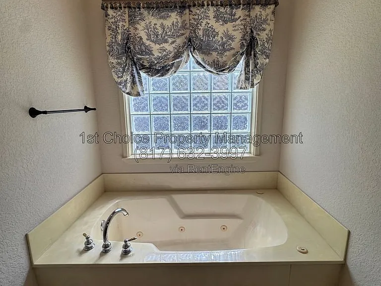 6376 Newport Ct — Photo 41