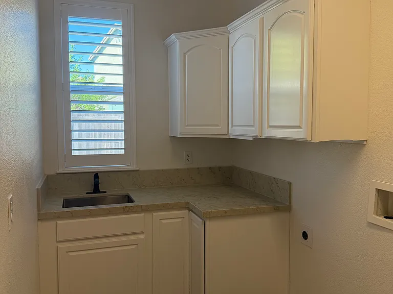 918 Shelter Cove Ct — Photo 12