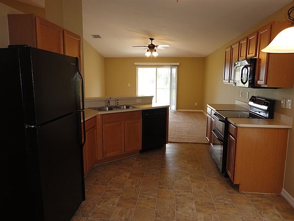 5th image of 1072 W 13th Sq