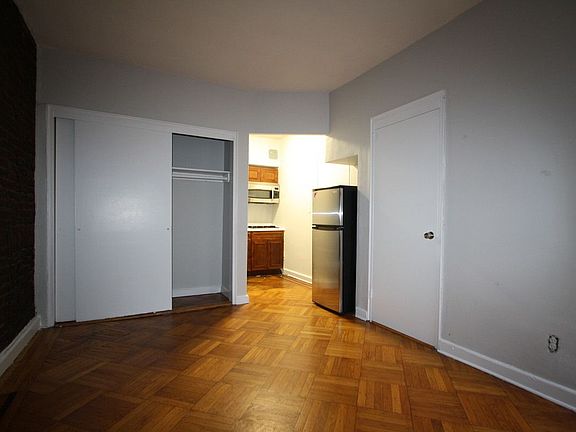 3rd image of 217 Saint Johns Pl APT 2A