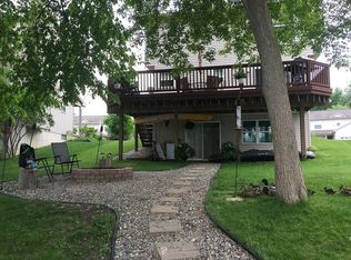 415 Mill Pond Dr, Fenton, MI 48430