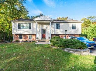 65 Mountain Cir N, West Milford, NJ 07480