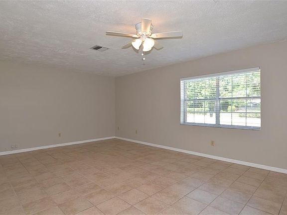 3rd image of 100 Shore Dr