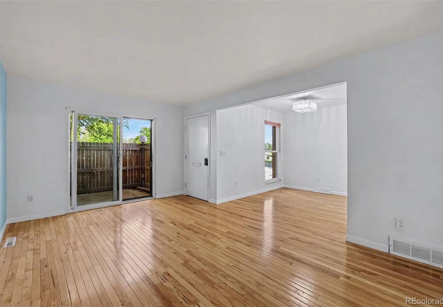 3 bed, 3.5 bath, 1421 sqft, $2,800 — Photo 2