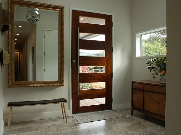 Entry, 11 ft. ceiling