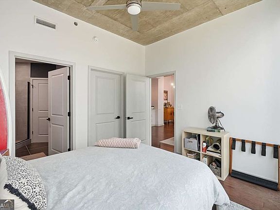 4th image of 923 Peachtree St NE Unit 1328
