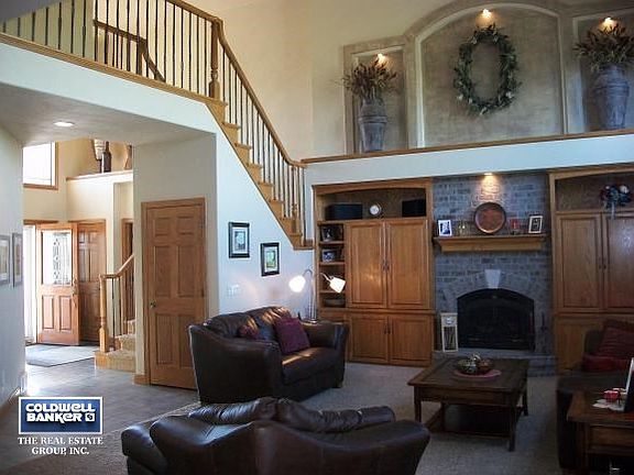 Awesome Staircase & Floorplan