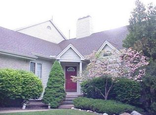4466 Golf View Dr, Brighton, MI