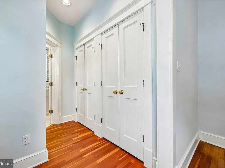 526 N Ivy St — Photo 30