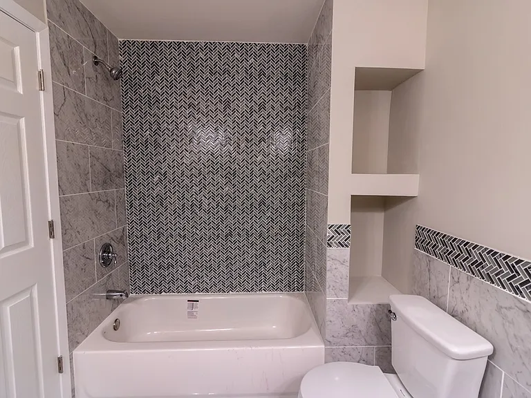 2515 Ingersoll St — Photo 13