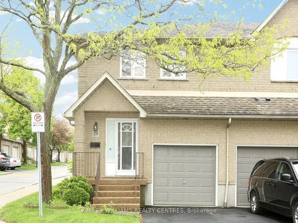 100 Vineberg Dr N #19, Hamilton, ON L8W 3X4