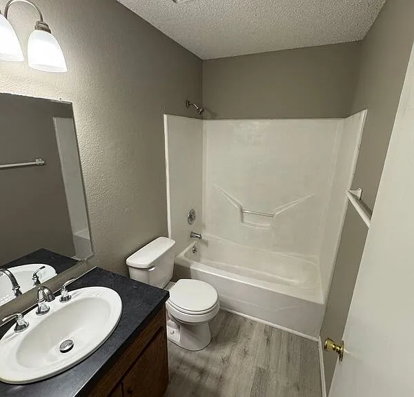 214 W Madison St #D — Photo 11