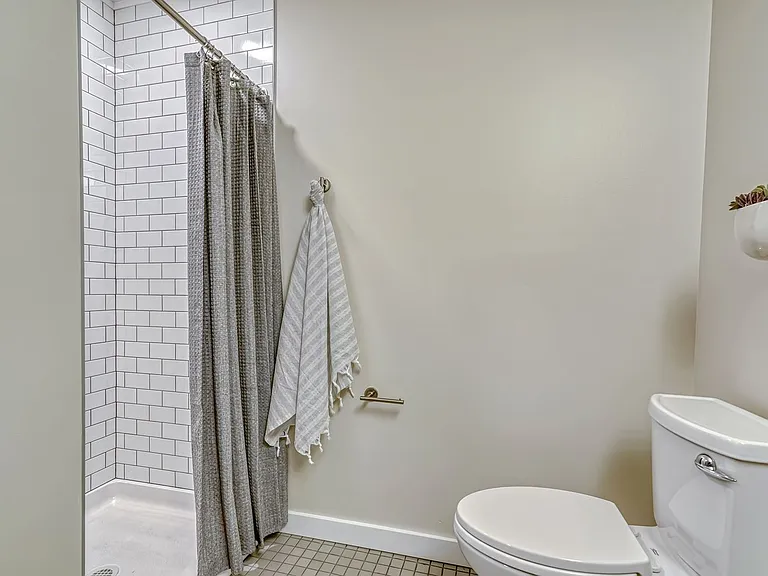 323 Taughannock Blvd — Photo 30