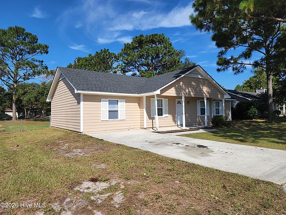 3rd image of 602 Sand Ridge Rd