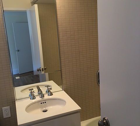 5th image of 60 W 57th St APT 5d