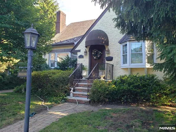 216 Ross Pl, Ho Ho Kus, NJ 07423