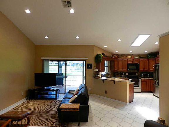 3rd image of 1800 W Oak Knoll Cir
