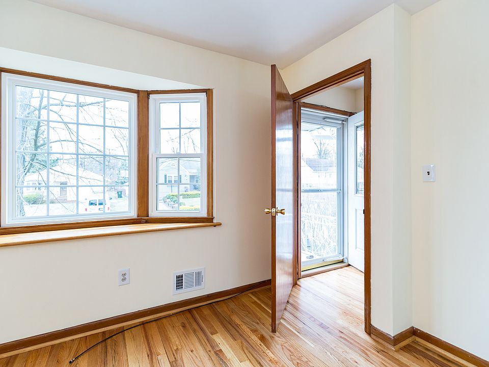 1st floor entrance.