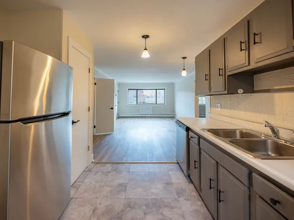549 Russell Rd APT 12D, Westfield, MA 01085