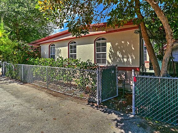 4th image of 13701 NE 20th Ln