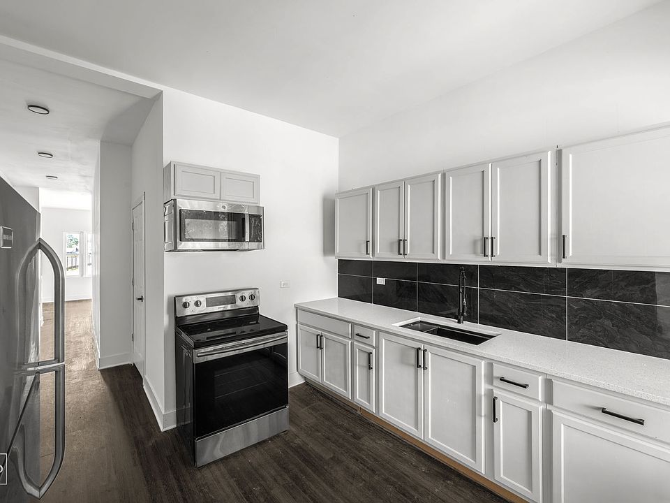 1st image of 414 W 79th Pl #1