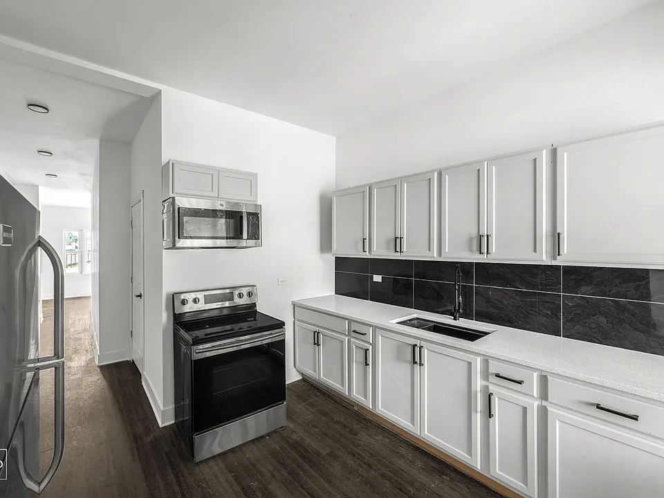 414 W 79th Pl #1