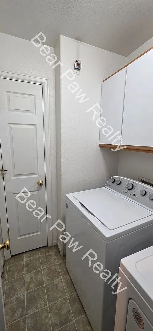 1238 Taft Ave — Photo 4