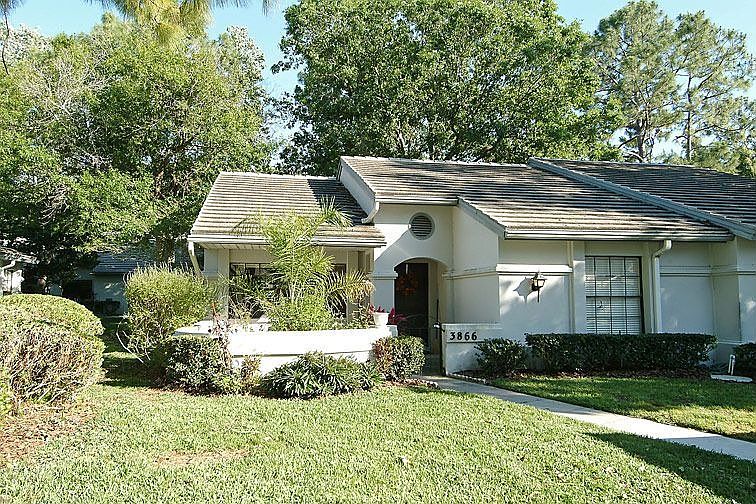 Front view of home