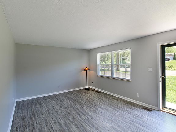 4th image of 749 E Beaver Creek Dr