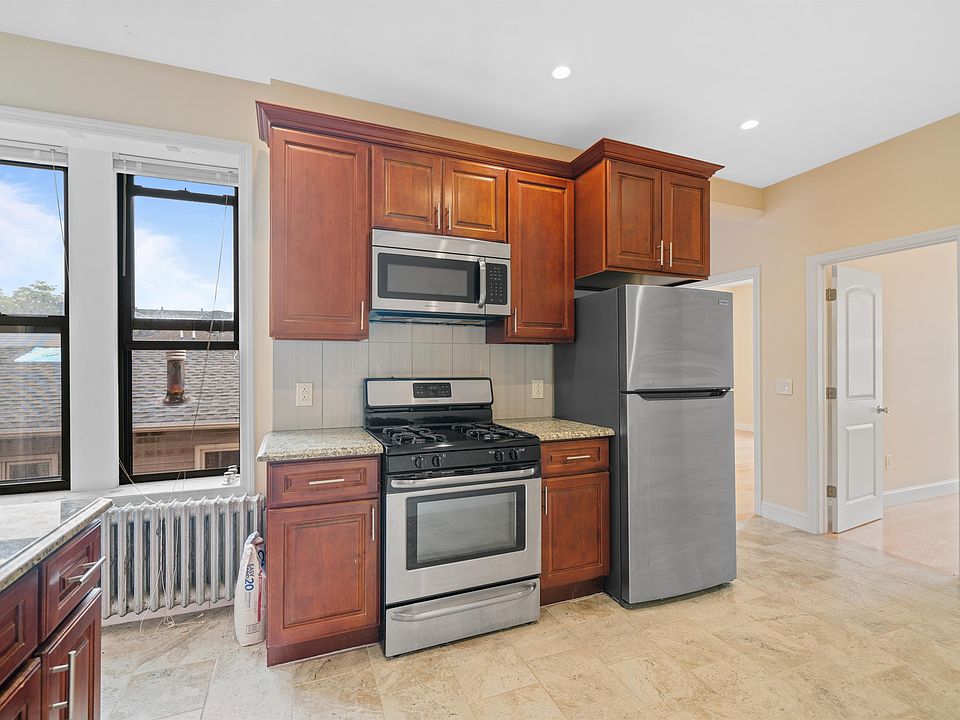 1st image of 152 New York Ave APT 11