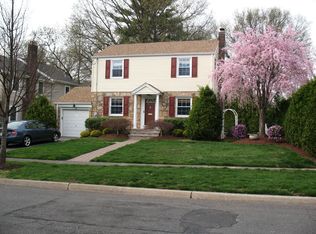 136 Concord Dr, River Edge, NJ 07661