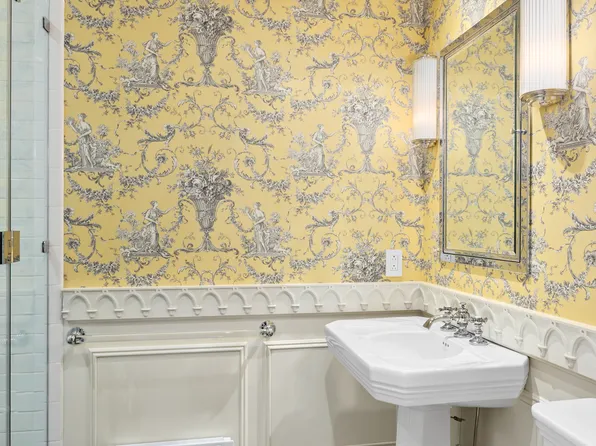 320 East 55th Street image 14 of 18