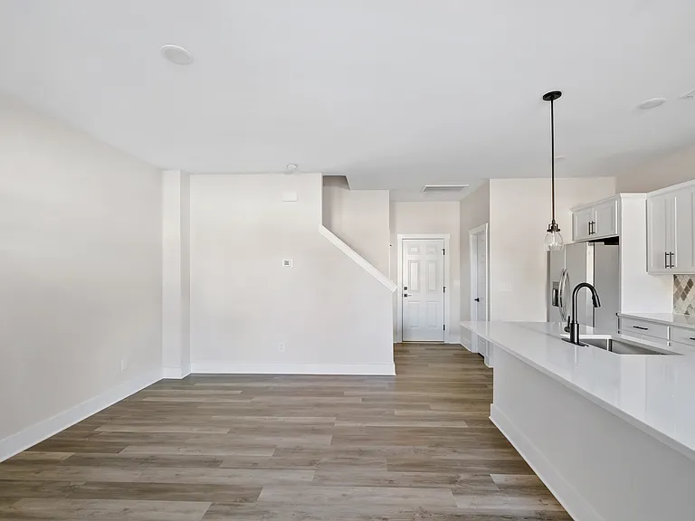 680 Melville Dr — Photo 9