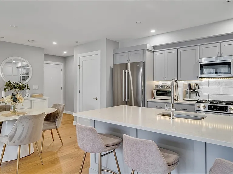 10 Everett St #304 — Photo 8