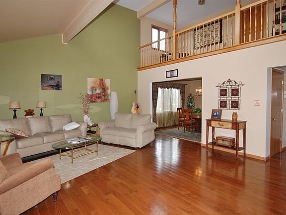3rd image of 8019 Brookside Glen Dr