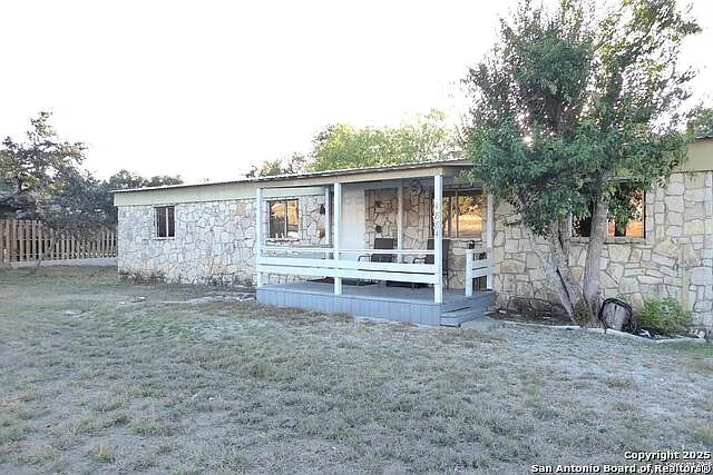 3 bed, 2.0 bath, 1344 sqft, $1,800 — Photo 4