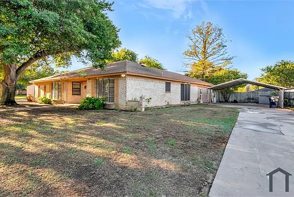 5 bed, 2357 sqft, $2,450 — Photo 3