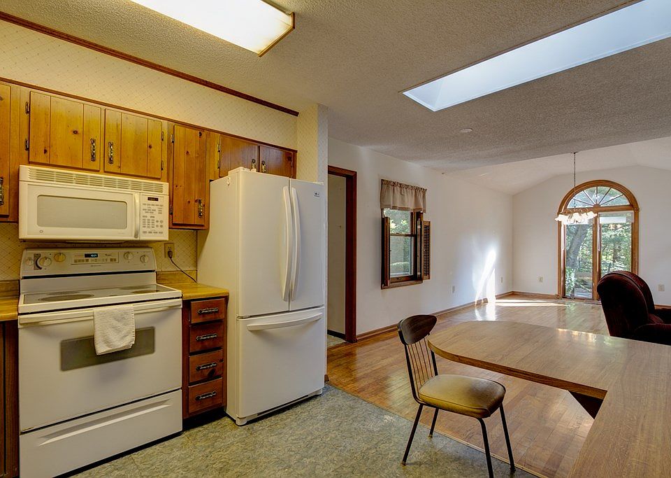 BLESS 本　retroperspectitve home Rare Opportunity! 2 BR w/ Designer Upgrades & More! - apts
