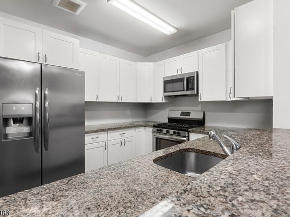 5th image of 90 Clinton Ave #407