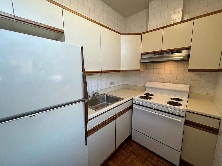 620 W Belmont — Photo 20