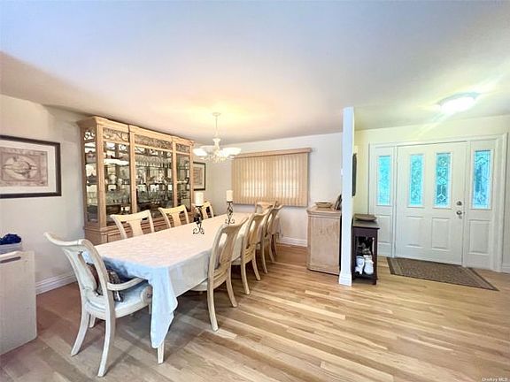 5th image of 10 Shirley Ct