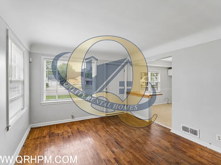 955 S Ballenger Hwy — Photo 4