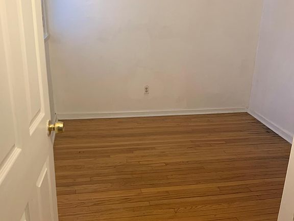 5th image of 542 Washington Ave APT 8