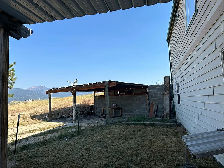 483 Ashleigh Ln #B — Photo 8