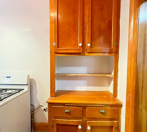 4th image of 200 E 18th St APT 1