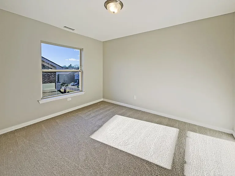 401 Blackthorn Ln — Photo 12